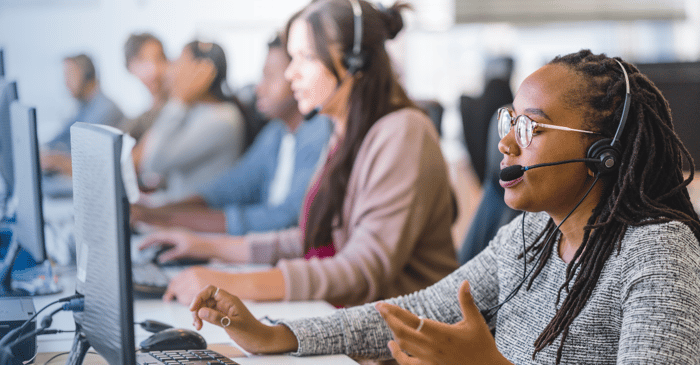 Représentants du service clientèle au téléphone
