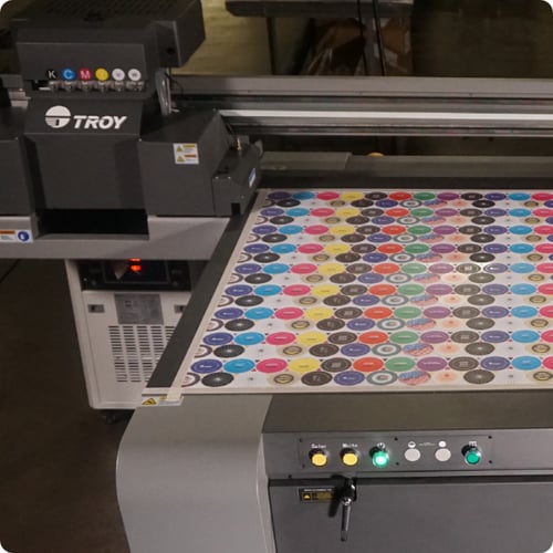 Échantillons d'encre sur une copie imprimée à plat