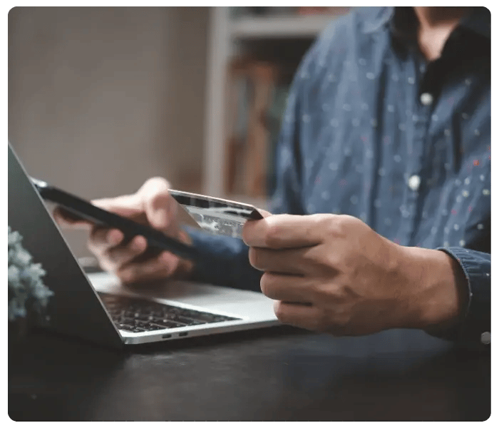 Les hommes utilisent les applications FinTech pour leurs opérations bancaires personnelles 