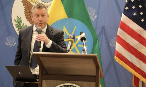 Mark Bond donne une présentation en Éthiopie 